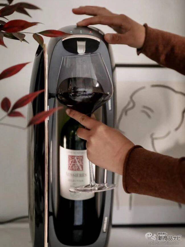 クリスマスはワインをカッコよく保管してパーティを！ 見た目も機能性もすごい『SANTUS ワインサーブマシーン』