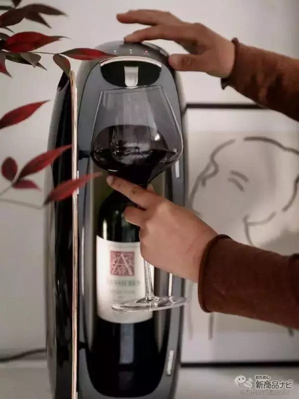 「クリスマスはワインをカッコよく保管してパーティを！ 見た目も機能性もすごい『SANTUS ワインサーブマシーン』」の画像