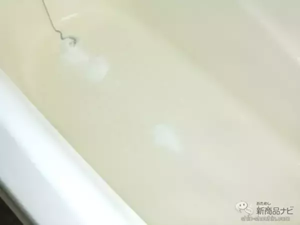 「モコモコ泡が汚れをオフしながらうるおいを与える！ ミネラルと美容成分配合の入浴剤『エミュール ミネラルバスパウダー』をおためし♪」の画像