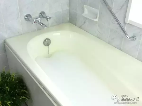 「モコモコ泡が汚れをオフしながらうるおいを与える！ ミネラルと美容成分配合の入浴剤『エミュール ミネラルバスパウダー』をおためし♪」の画像