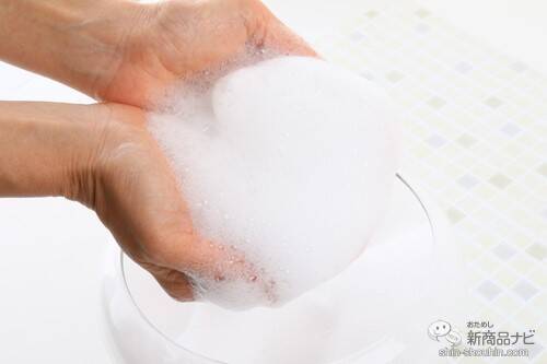 モコモコ泡が汚れをオフしながらうるおいを与える！ ミネラルと美容成分配合の入浴剤『エミュール ミネラルバスパウダー』をおためし♪