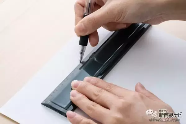 「カッター使用時の不安を解消！ 指先を安全にガードしてくれる定規『YUBITECT（ユビテクト）』を親子でおためし♪」の画像