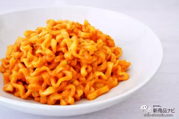 「4月13日はブルダック炒め麺の日！ クリーミーな『カルボナーラブルダック炒め麺』を食べてキャンペーンに応募しよう」の画像