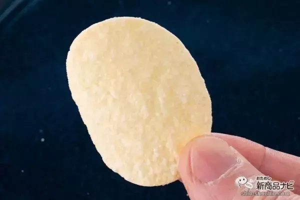 「「クリームシチュー」のポテチ！ チーズとミルクの旨みがたっぷりつまった『プリングルズ クリームシチュー』」の画像