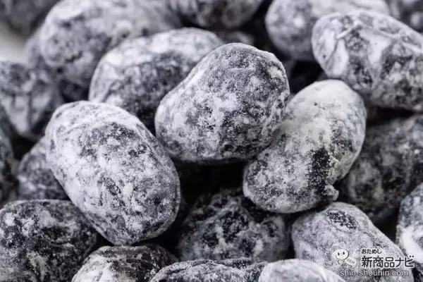 「【期間限定】国産黒豆使用！ 老舗豆屋「味の菊一」が作る『黒豆甘納豆　抹茶風味/和三盆糖味』をコーヒーと一緒に食べてみた」の画像