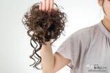 「【浴衣ヘア】プリシラのシュシュウィッグVS-39「ルーズスウィートカール」は手軽におしゃれなアップスタイルが楽しめる」の画像2