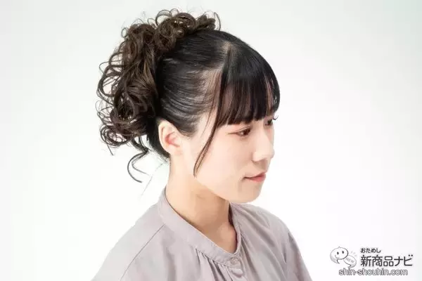 「【浴衣ヘア】プリシラのシュシュウィッグVS-39「ルーズスウィートカール」は手軽におしゃれなアップスタイルが楽しめる」の画像