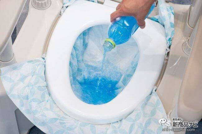 介護の困りごとを解消！ ポータブルトイレにセットするだけで、後処理の負担が軽減される『ドクターズ.oneポータブルトイレシート』をおためし！  (2022年7月29日) - エキサイトニュース(2/3)