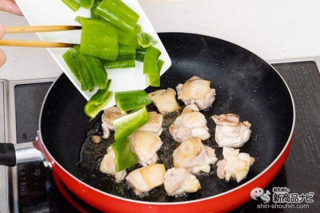 ピーマン嫌いが克服できるかも!? 箸が止まらなくなると噂のキッコーマン 『うちのごはん　鶏ももピーマン オイマヨ炒め』を食べてみた！