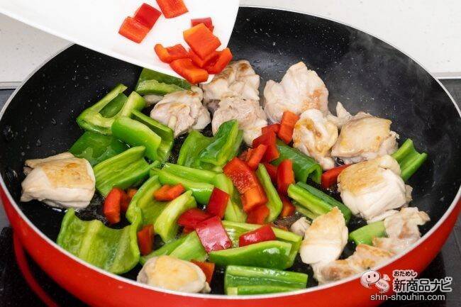 ピーマン嫌いが克服できるかも!? 箸が止まらなくなると噂のキッコーマン 『うちのごはん　鶏ももピーマン オイマヨ炒め』を食べてみた！