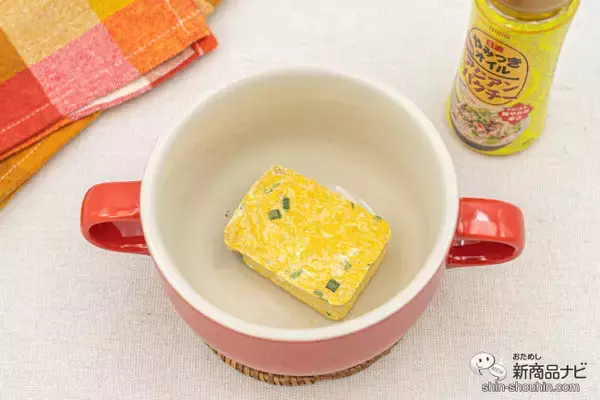 「味変が簡単！パクチー好きにオススメ『日清やみつきオイル アジアンパクチー』はかけるだけでエスニック風味に！」の画像