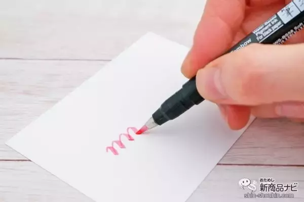 「黒紙にも白紙にも鮮やかに描ける『筆之助しなやか仕立てパステルカラー』が新登場！」の画像