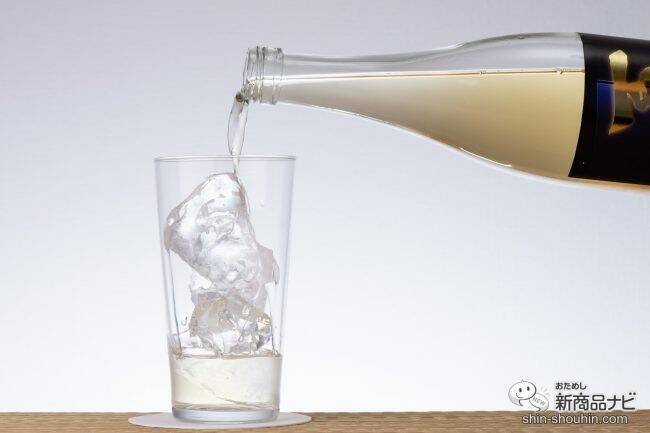 金色に輝く美しいパッケージ！ スモーキーな香りとまろやかな舌触りの『樽貯蔵麦焼酎 百式』