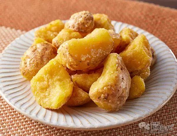 「『ローソン・今週の新商品情報』冬のGODIVAコラボスイーツ続々！『Uchi Café×GODIVA　どらもっち　ショコラ&フランボワーズ』や『ティラミスクッキーシュー』ほか」の画像