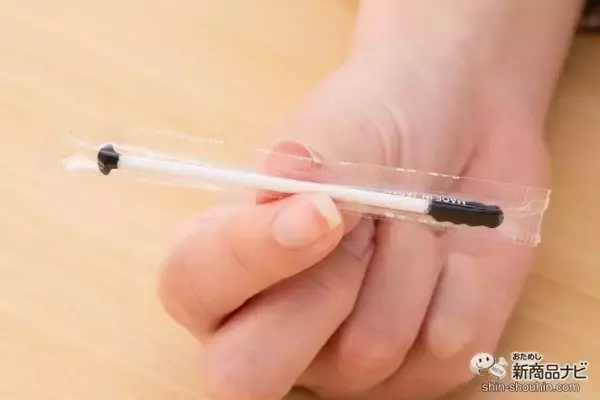 「旅行先でも出張先でも！ 『至福の360度耳かき綿棒』に黒の個包装タイプが新登場！ 新採用「でこぼこヘッド」の使い心地は？」の画像