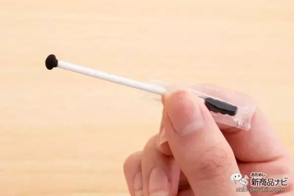 「旅行先でも出張先でも！ 『至福の360度耳かき綿棒』に黒の個包装タイプが新登場！ 新採用「でこぼこヘッド」の使い心地は？」の画像
