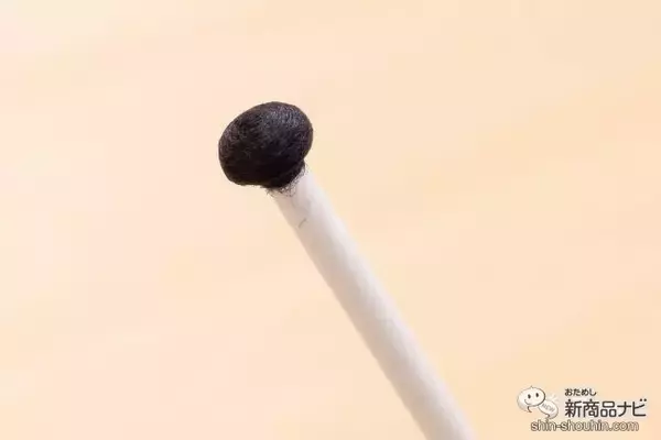 「旅行先でも出張先でも！ 『至福の360度耳かき綿棒』に黒の個包装タイプが新登場！ 新採用「でこぼこヘッド」の使い心地は？」の画像