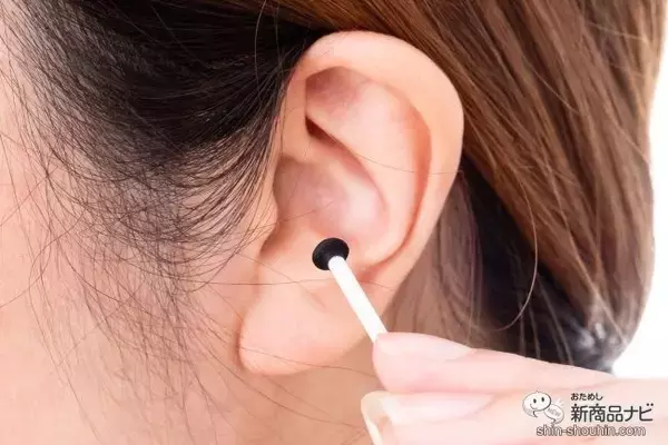 「旅行先でも出張先でも！ 『至福の360度耳かき綿棒』に黒の個包装タイプが新登場！ 新採用「でこぼこヘッド」の使い心地は？」の画像