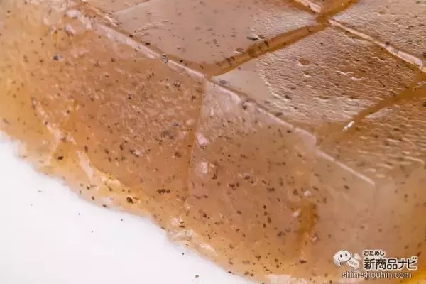 「まろやかな酸味とほどよい甘さが大人の味わい♪ 徳島県特産の阿波晩茶を練りこんだ『阿波晩茶わらび餅』で至福のひととき」の画像