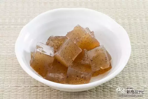 「まろやかな酸味とほどよい甘さが大人の味わい♪ 徳島県特産の阿波晩茶を練りこんだ『阿波晩茶わらび餅』で至福のひととき」の画像