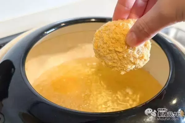 「ぎっしり詰まった濃厚クリーム！ 生ハム・ほうれん草の相性がバツグン！手軽に食べられる冷凍おかずを実食！」の画像