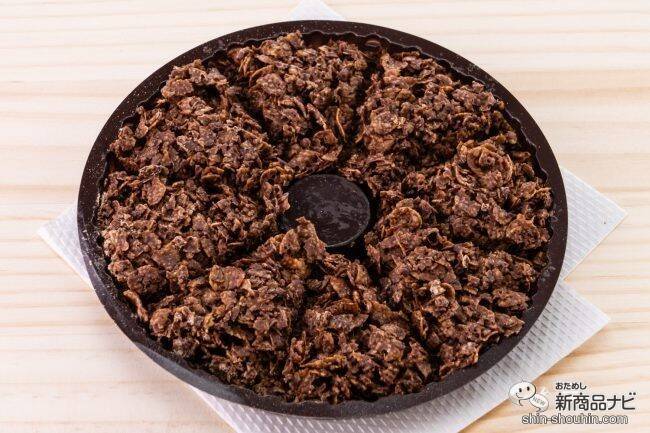 パッケージはシティポップ風、2種のカカオでWのザクザク！ 『クリスプチョコ マイルドビター』がちょっと大人だった