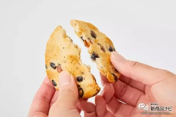 「えびと黒大豆で素材のうま味の二重奏！ 『丸大豆せんべい　瀬戸内えび味』の絶妙な旨みを楽しもう」の画像