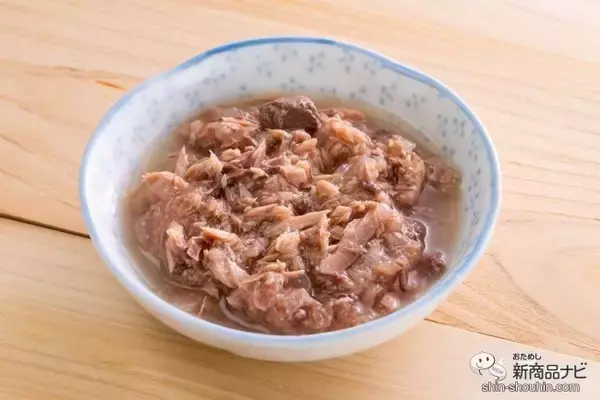 「鰹の旨みを凝縮！ 鰹の白身肉と赤身肉のみを使用したキャットフード『朝市場 鰹の旨み』に猫ちゃんも夢中」の画像