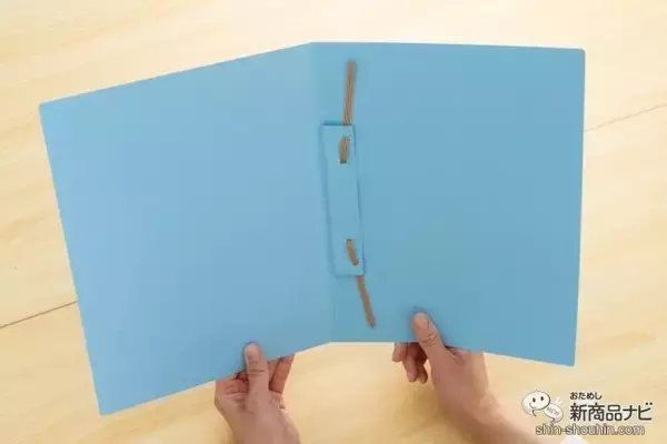 「ファイルもとめ具も全部紙！ 環境にやさしい2穴ファイル『ペーパールーパー』の使いやすさを確かめてみた」の画像