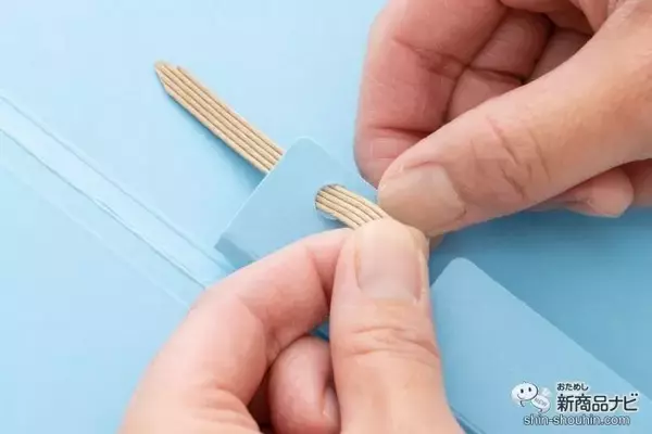 「ファイルもとめ具も全部紙！ 環境にやさしい2穴ファイル『ペーパールーパー』の使いやすさを確かめてみた」の画像