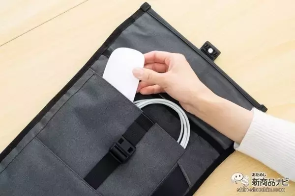 「スリムで持ち運びしやすい！使うとクセになるマグネットバックル採用の『ハクバ プラスシェル マグフラップ PC／タブレットスリーブ』」の画像