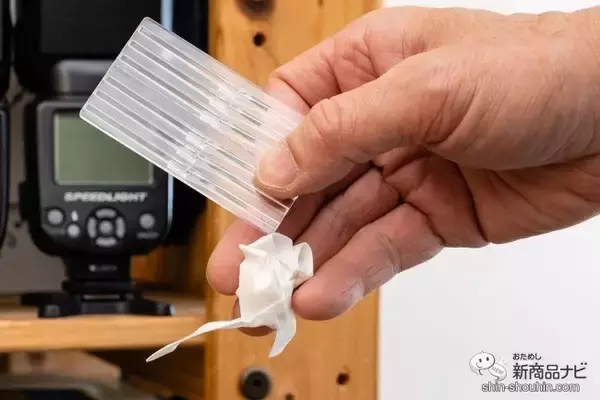 「【賃貸におすすめ粘着フック】4.5kg/6.8kgの史上耐荷重！ なのに壁を傷つけない『コマンド フック XLサイズ∕XXLサイズ』なら、ついにバッグを掛けられるか」の画像