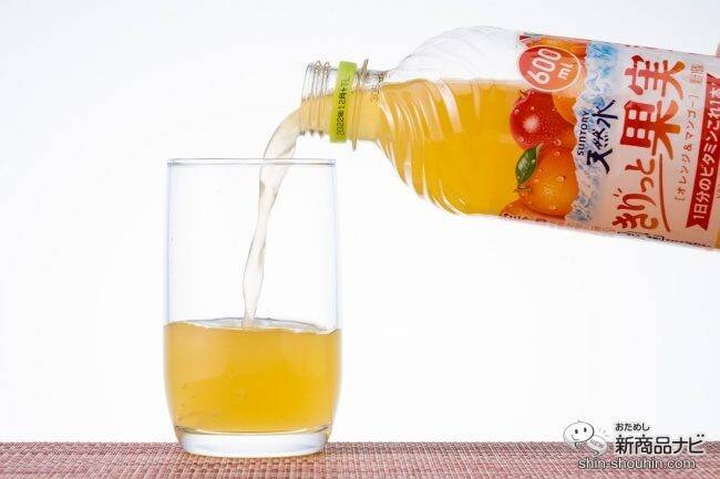 ヘルシーに水分補給！ たっぷり果実でビタミンも摂れる『サントリー天然水 きりっと果実 オレンジ＆マンゴー』【熱中対策】