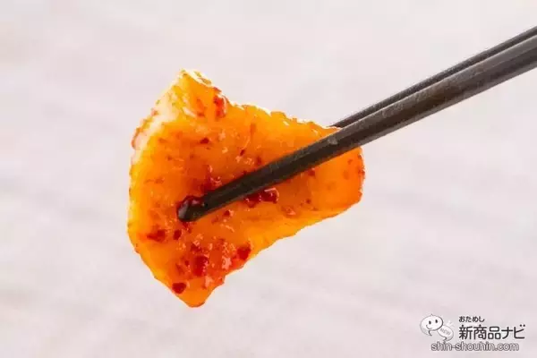 「やみつき食感の大根と旨辛キムチタレの最強コンビネーション！ 新発売の『オモニの極旨大根キムチ』を食べてみた！」の画像