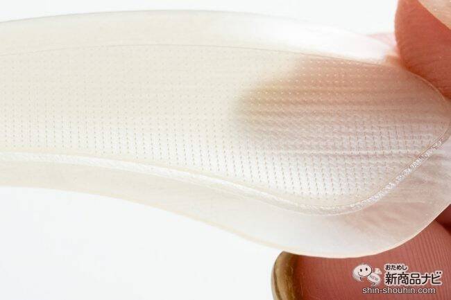 目元に貼って寝るだけ！ 約2,800本の微細な針（※1）でハイドロキノン（※2）を角質層まで注入する『マイクロニードルケアパッチ HQ』で集中ケア