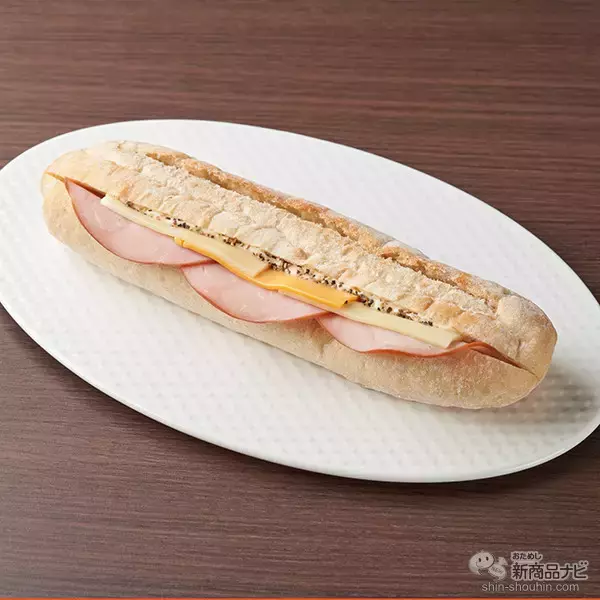 「『ファミリーマート・今週の新商品情報』まるで「日清焼そば U.F.O.」のような味を再現！『U.F.O.ぶっ濃い濃厚そばめしおむすび』』や『食べマスモッチ　サンリオシナモロール＆クロミ』ほか」の画像