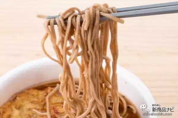 「すべてが主役！だから最強!? こだわり抜かれた『日清の最強どん兵衛 きつねうどん/かき揚げそば』を食べてみた！」の画像