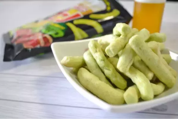 「【期間限定発売】ビールにぴったりの『ビールにビーノ・牛わさび味』と『暴君ハバネロ・スモークン　ウマ辛チョリソー味』をためしてみた！」の画像