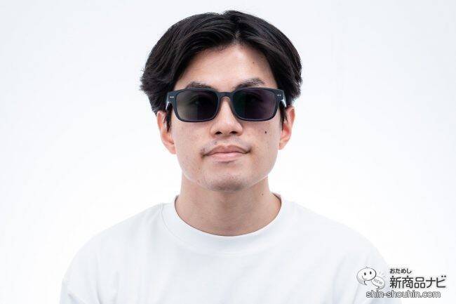 メガネがサングラスに変身!? 1つは持っておきたい『色が変わるメガネ「調光レンズ」』