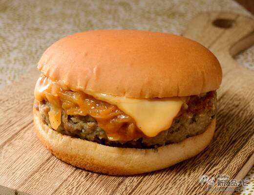 『ローソン・今週の新商品情報』苺スイーツ続々！『ホボクリム ほぼほぼクリームのシュー（いちご）』や『いちごのトリコ！ ベリーベリーケーキ』ほか