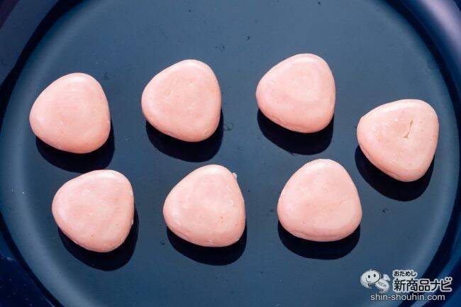 【コンビニ限定】定番キャンディーが3層構造に！  『サクマ いちごみるくストロベリーチョコがけ』が贅沢過ぎ