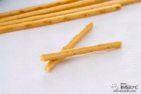 「「ゆる飲み」専用『おつまみプリッツ＜燻製ベーコン味＞/＜燻製チーズ味＞』でながら食べしてみた」の画像