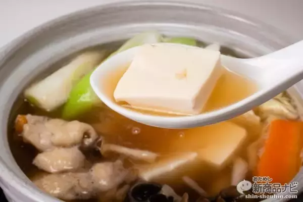 「豆腐がとろける!?『キッコーマン 発酵だし あごだし鍋つゆ／焙煎ごま鍋つゆ』は少量パックでアレンジレシピも！」の画像