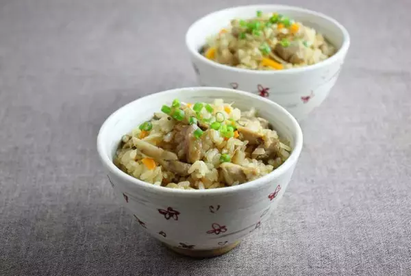 「豆腐がとろける!?『キッコーマン 発酵だし あごだし鍋つゆ／焙煎ごま鍋つゆ』は少量パックでアレンジレシピも！」の画像