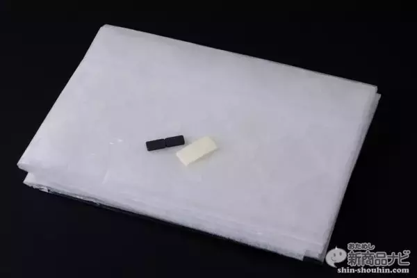 「レンジフードの大掃除が、剥がしてポイで終了！『整流板付専用　パッと貼るだけレンジフードフィルター』を実際に使ってみた！」の画像