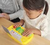 「電子楽器おもちゃ『はらぺこあおむし はじめてのドレミ』『はらぺこあおむし リズムたいこ』が新登場！ママライターが子どもと使って遊んでみた！」の画像3