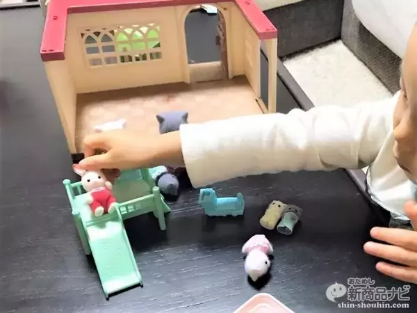 「みんな大好き「シルバニアファミリー」に新商品登場！赤い屋根の『きいちご林のお家』や『たのしくおでかけファミリーカー』『ペルシャネコファミリー』で楽しさアップ！」の画像