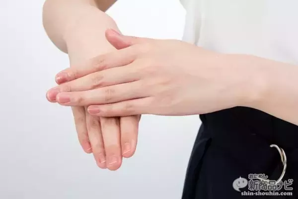 「あの「あんず油」から新ラインが登場！ 髪にプラスして手や頭皮にも使える『髪と手肌のしっとりミルク』『髪と地肌のうるおいシャワー』をおためし」の画像