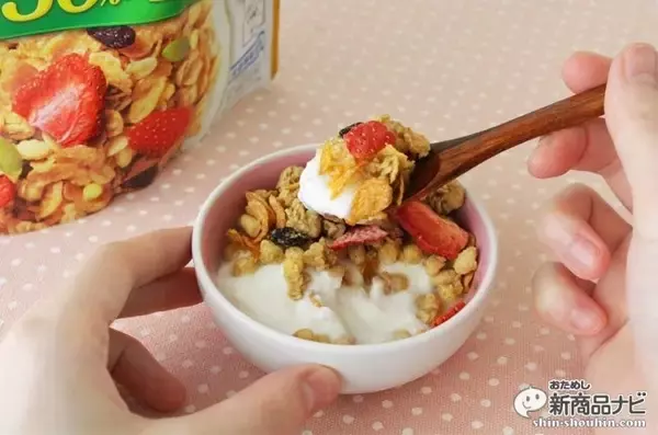 「大幅リニューアルで“いちご感”の存在感がグッとアップ。 グラノラファンに人気の『ケロッグ フルーツグラノラ 朝摘みいちご』を食べてみた！」の画像