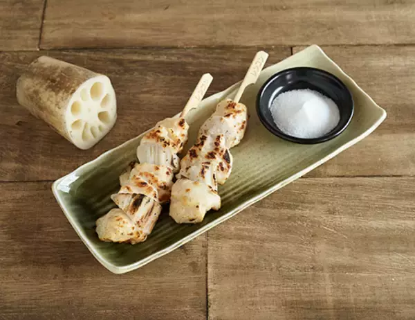 「『ローソン・今週の新商品』チキンラーメンとどん兵衛がおにぎりに!?「どん兵衛(きつね)風おにぎり」「チキンラーメン風おにぎり」新発売」の画像